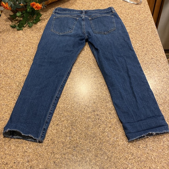 Gap Girlfriend Distressed Blue Jean Cropped Pants Unfinished Cuffs 26/2P Midrise - Picture 11 of 17